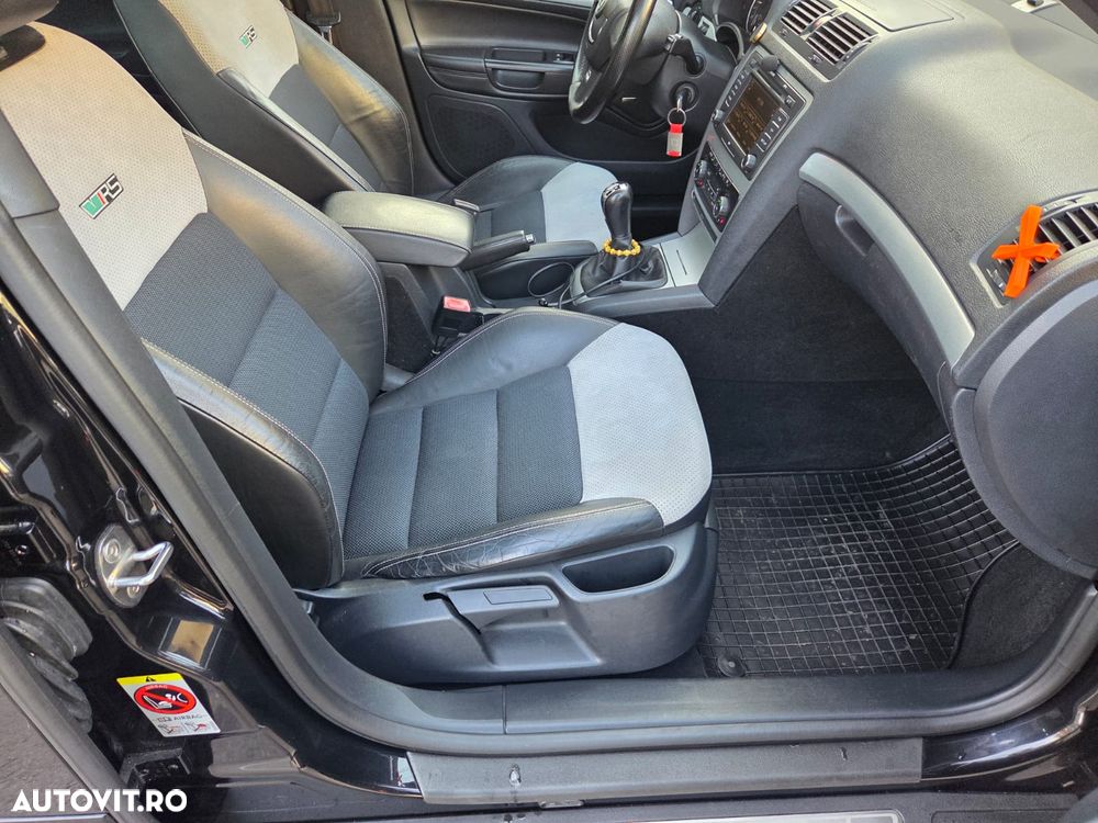 Skoda Octavia Combi 2.0 TDI DPF RS - 20