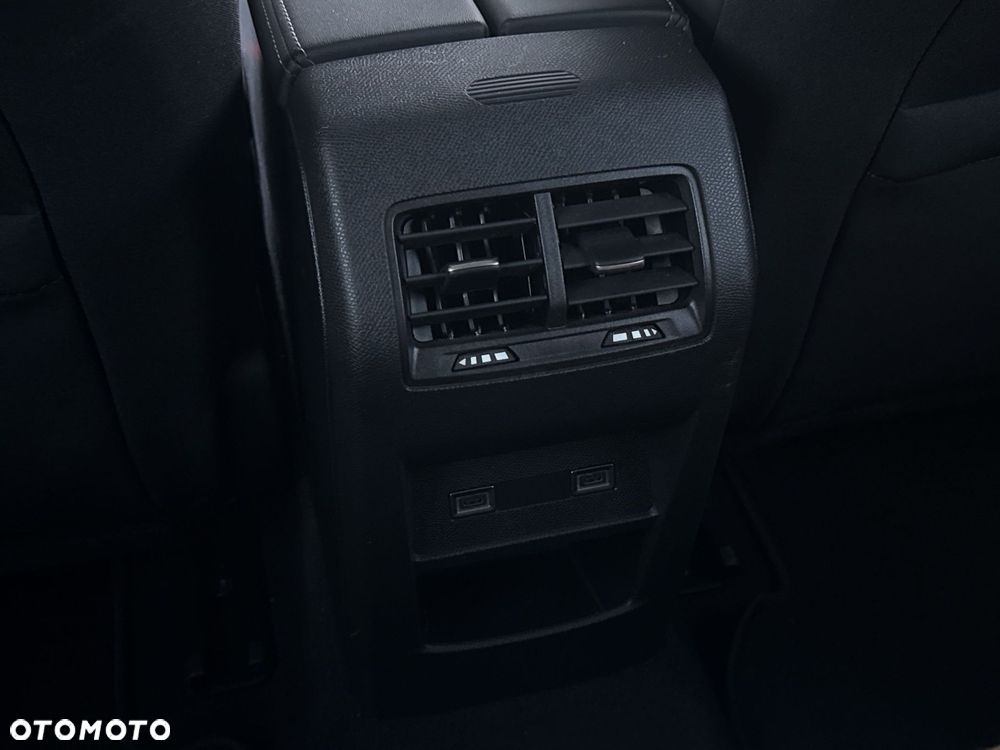 Peugeot 308 1.5 BlueHDi Allure S&S EAT8 - 17
