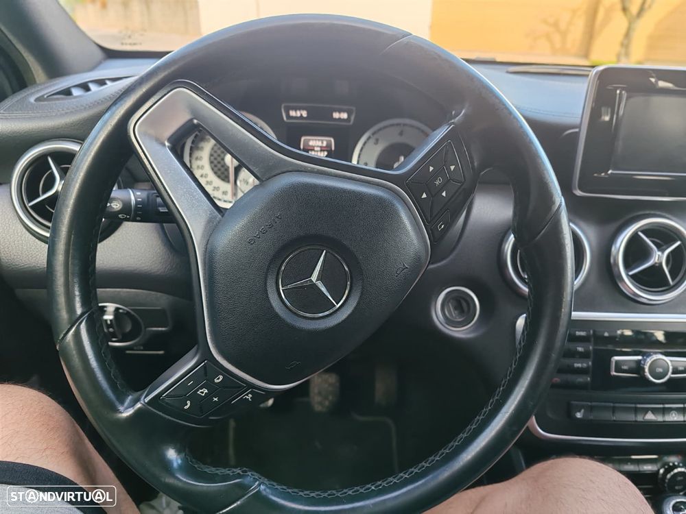 Mercedes-Benz A 180 d AMG Line - 11