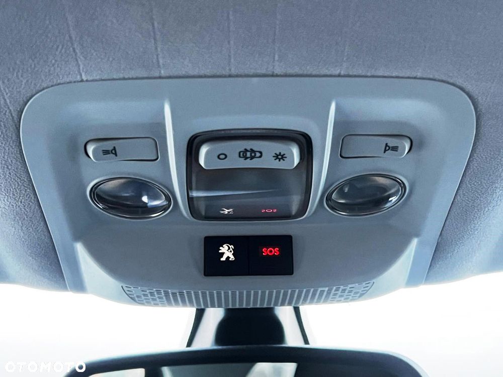 Peugeot 2008 BlueHDi 120 EAT6 Black Edition - 25