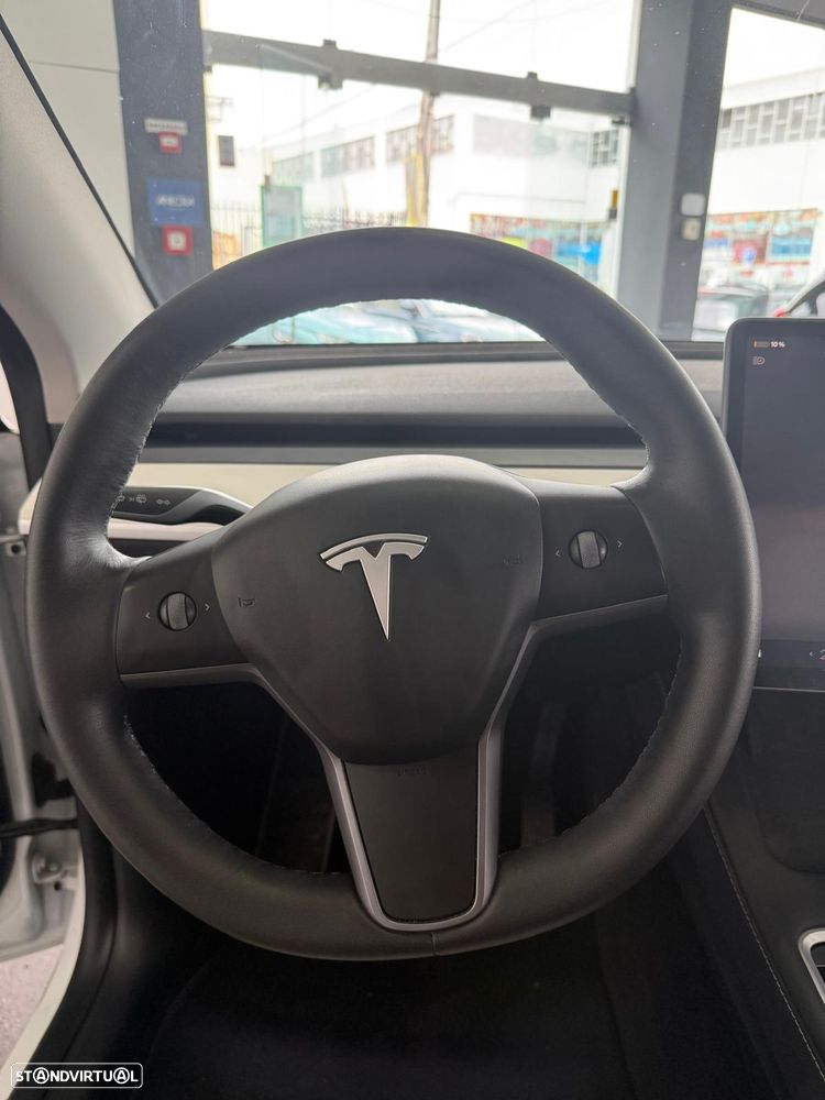 Tesla Model Y Long Range Dual Motor AWD - 12