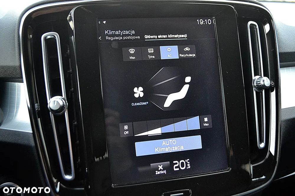 Volvo XC 40 T3 Momentum - 23