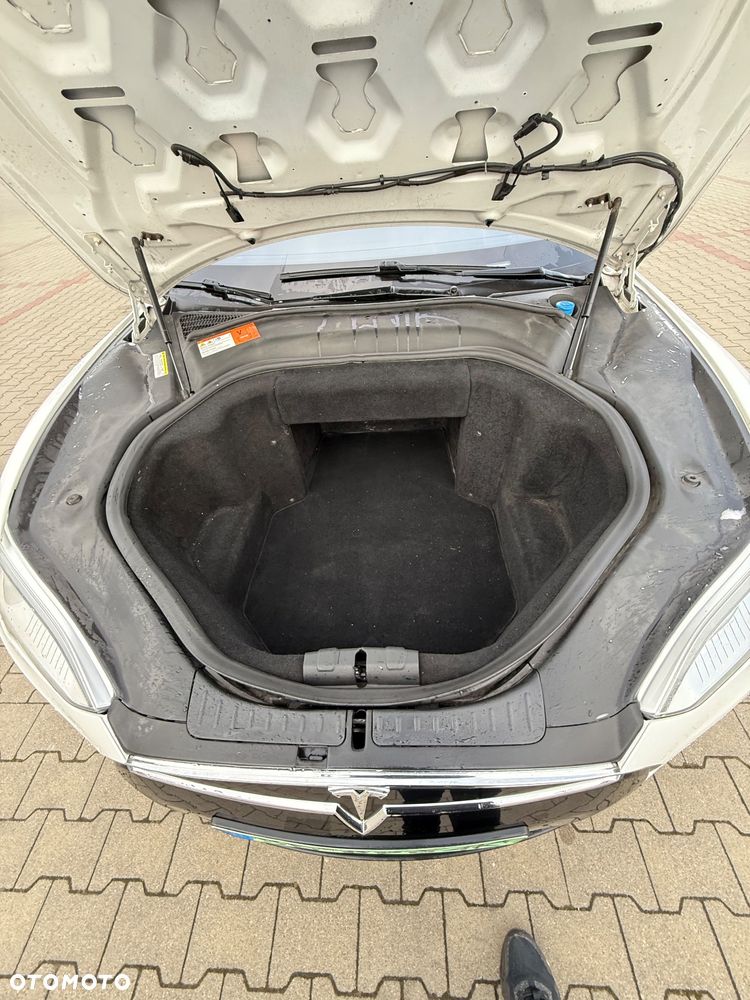Tesla Model S - 19