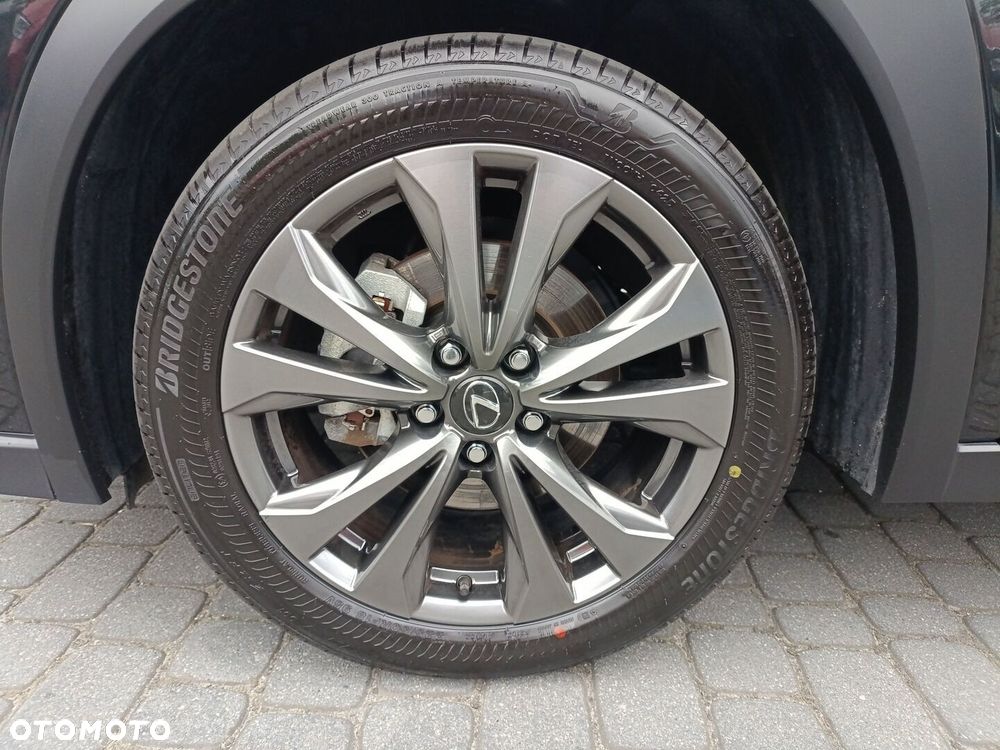 Lexus UX 300h F Sport Design - 31