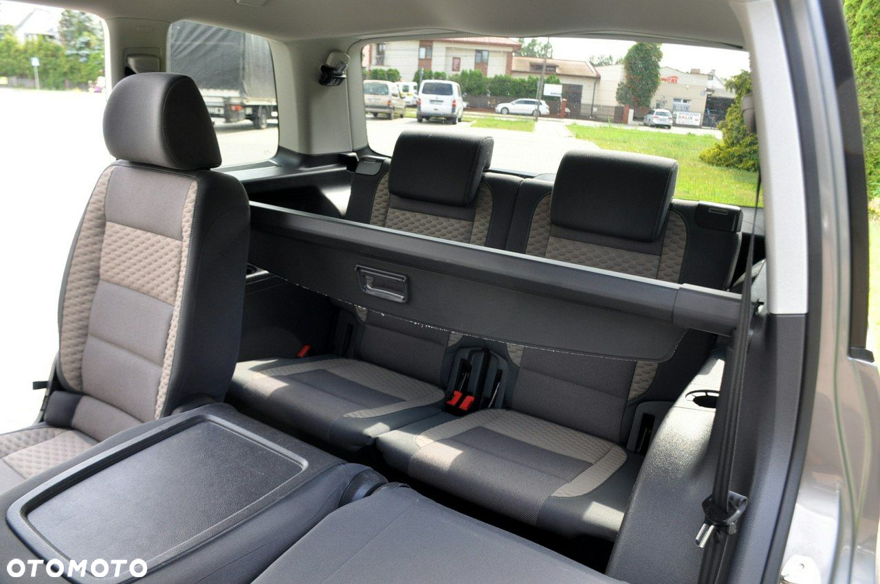Volkswagen Touran - 22