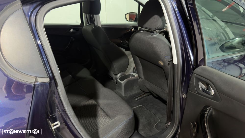 Peugeot 208 1.2 PureTech Signature - 15