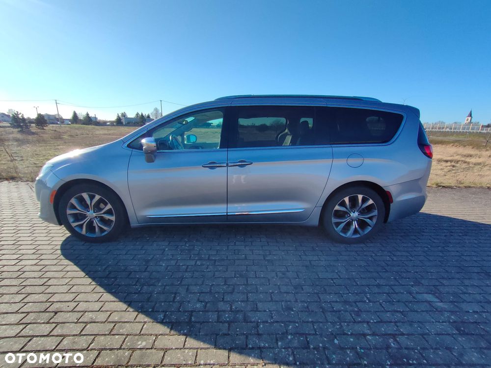 Chrysler Pacifica - 5
