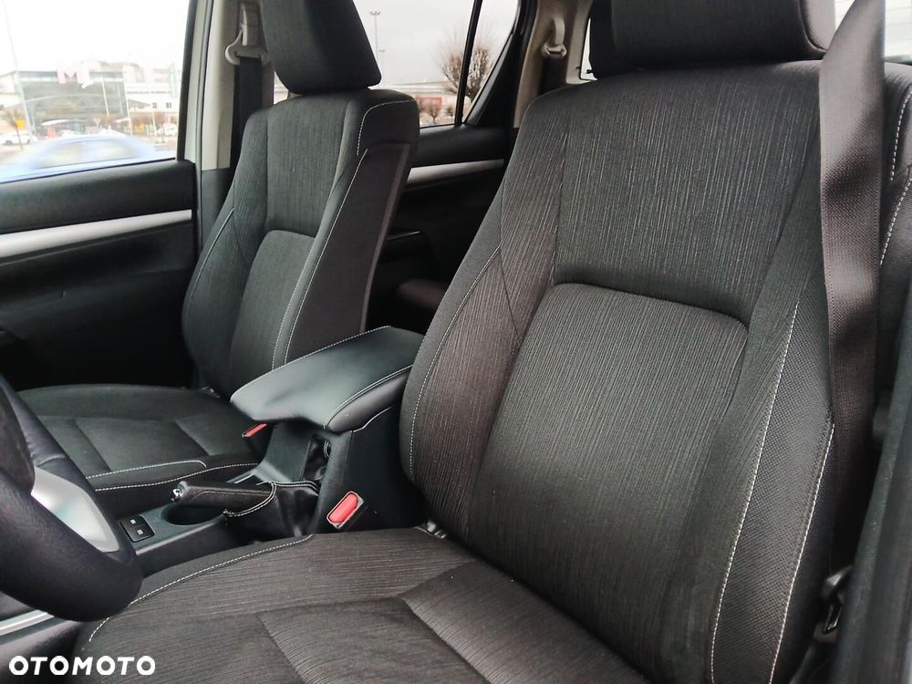 Toyota Hilux 2.8 D-4D Double Cab SR5 4x4 - 38