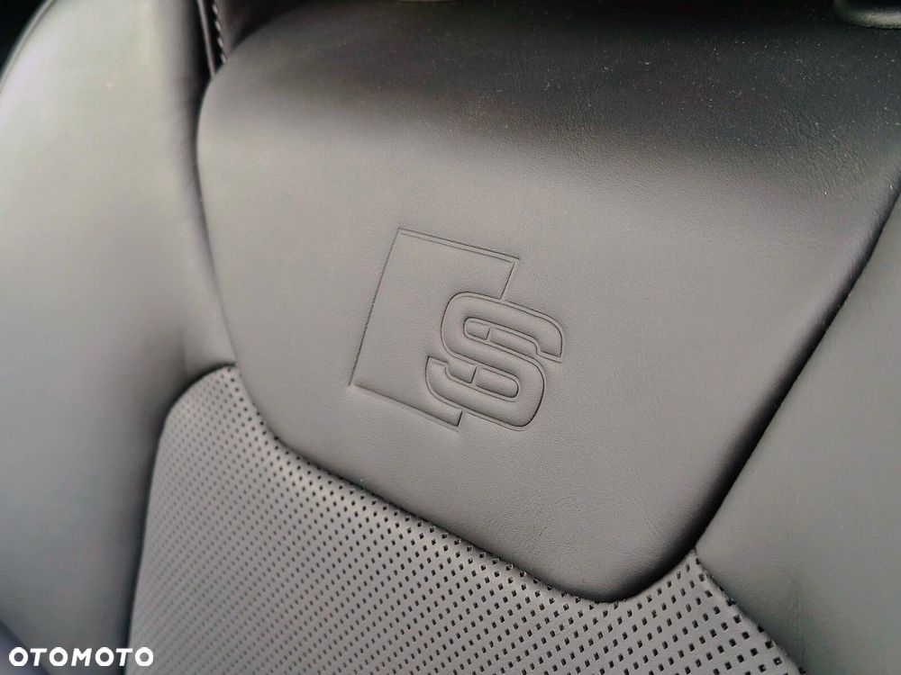 Audi S8 - 18