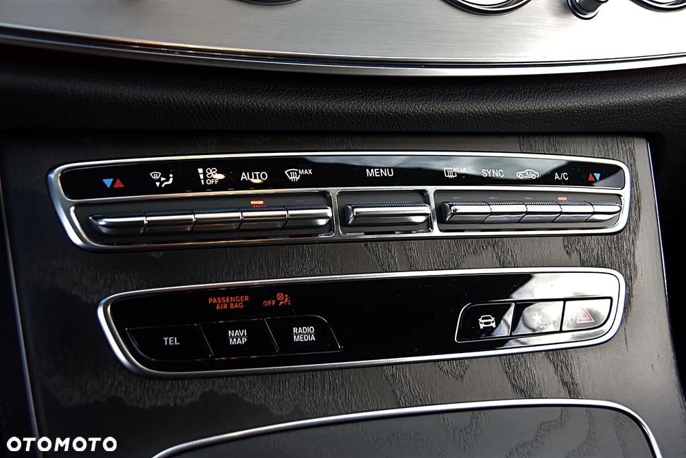 Mercedes-Benz Klasa E 220 d 4-Matic AMG - 32