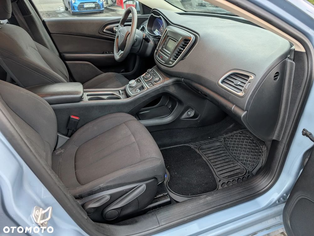 Chrysler 200 - 19