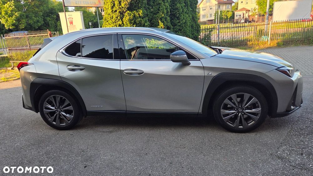 Lexus UX 250h F Sport 2WD - 4