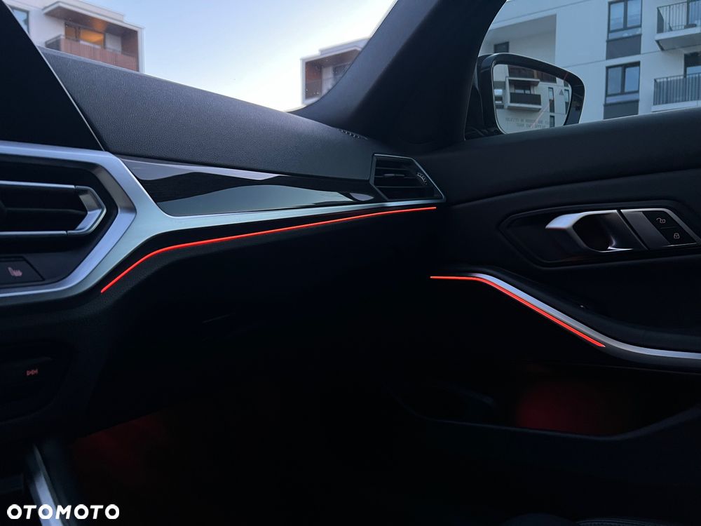 BMW Seria 3 330i M Sport - 21