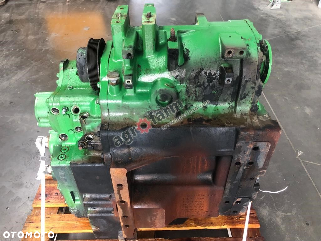 SKRZYNIA BIEGÓW JOHN DEERE 8360R RE301738 - 2