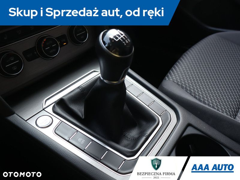 Volkswagen Passat - 14