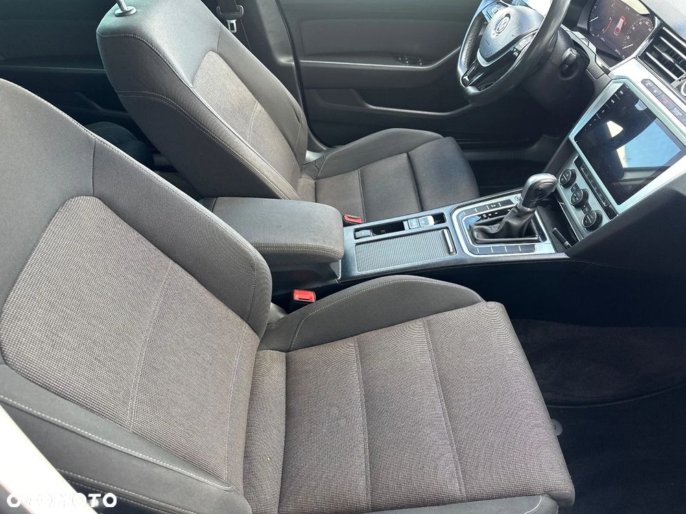 Volkswagen Passat 2.0 TDI SCR DSG Comfortline - 17