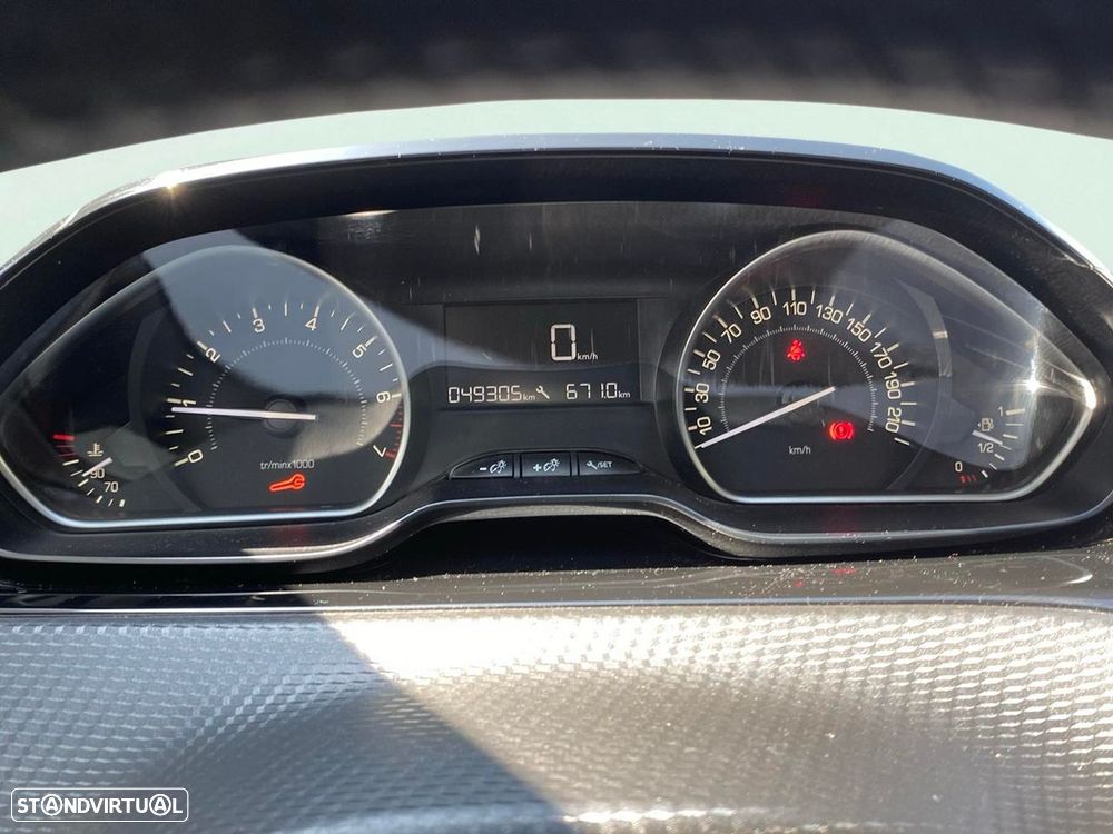 Peugeot 208 1.2 PureTech Signature - 11