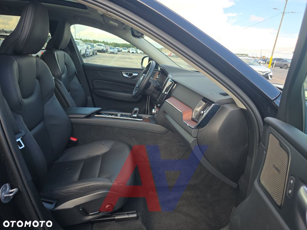 Volvo XC 60 B5 B AWD Plus Dark - 9
