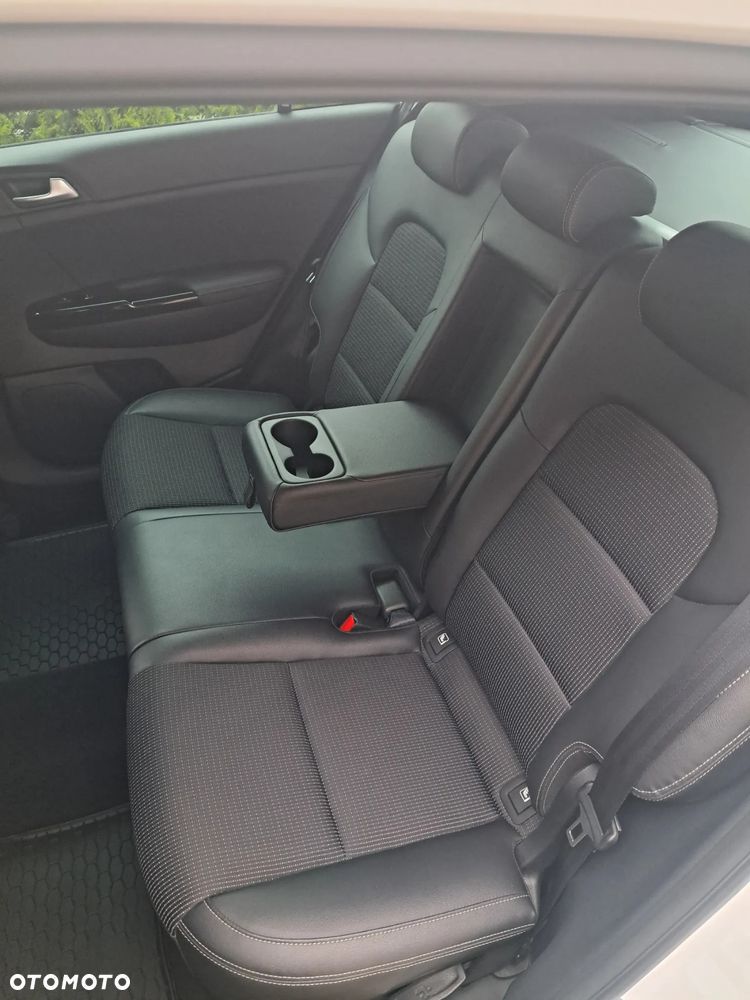 Kia Sportage 1.6 GDI Black Edition 2WD - 31