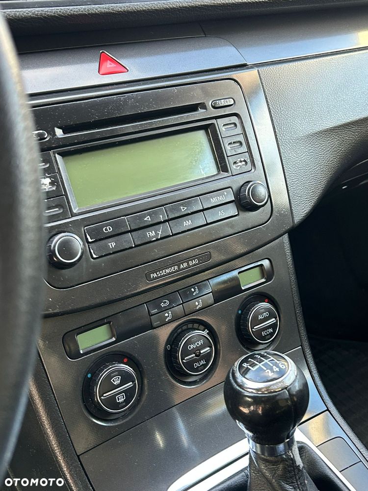 Volkswagen Passat 2.0 TDI Comfortline - 8