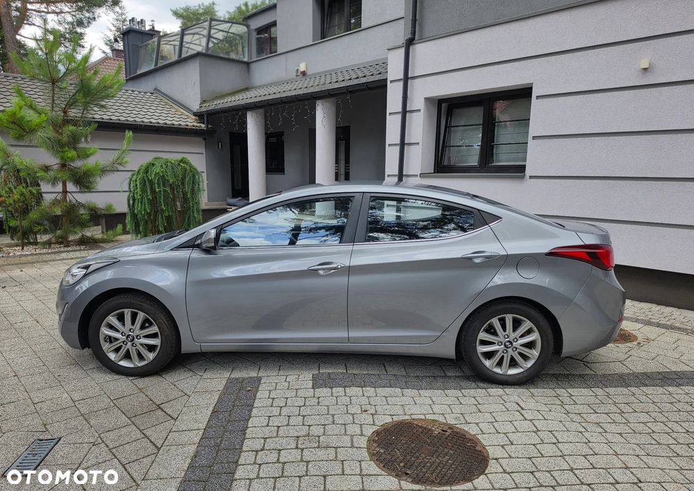 Hyundai Elantra 1.6 Style - 4
