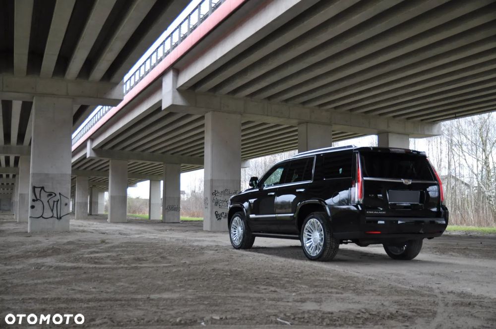 Cadillac Escalade - 10