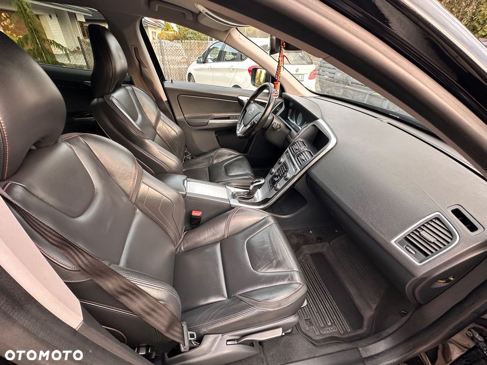 Volvo XC 60 D3 Drive-E Ocean Race - 27