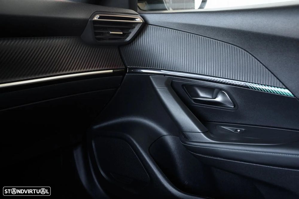 Peugeot 2008 1.2 PureTech Allure EAT8 - 36
