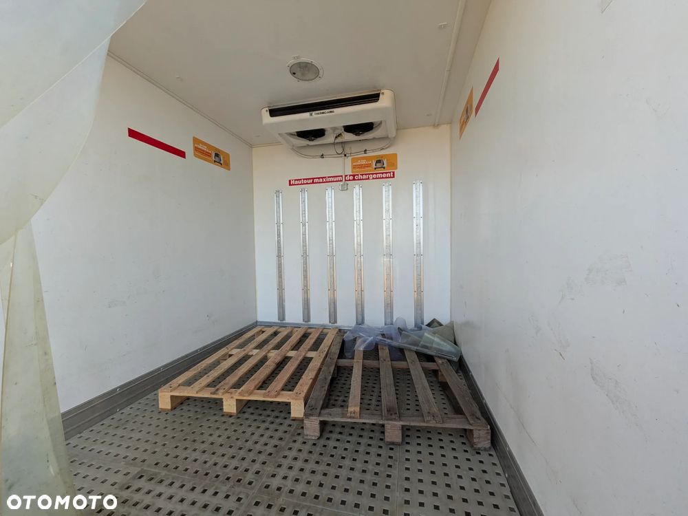 Mercedes-Benz Sprinter - 12