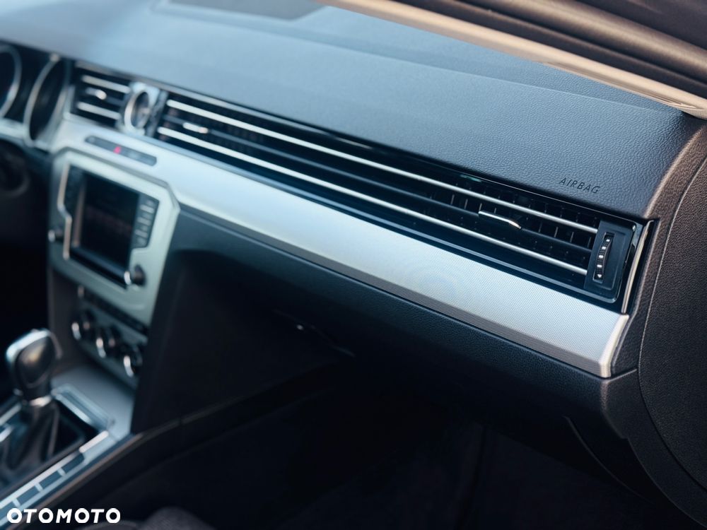 Volkswagen Passat 2.0 TDI SCR DSG Highline - 18