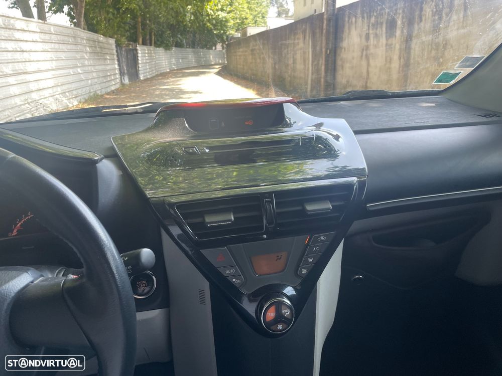Toyota iQ 1.4 D-4D 2 - 7