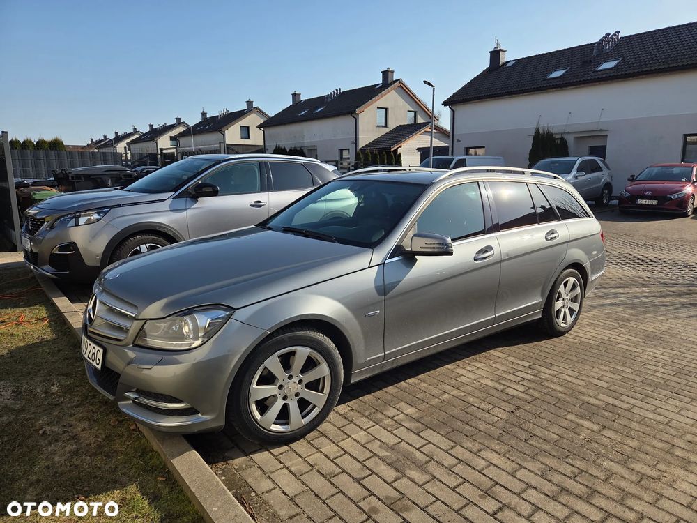 Mercedes-Benz Klasa C 200 CDI DPF (BlueEFFICIENCY) 7G-TRONIC Avantgarde - 4