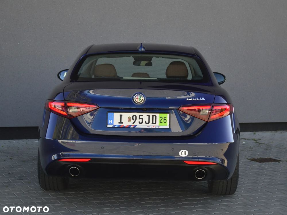 Alfa Romeo Giulia - 7