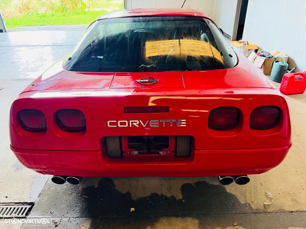 Chevrolet Corvette - 4