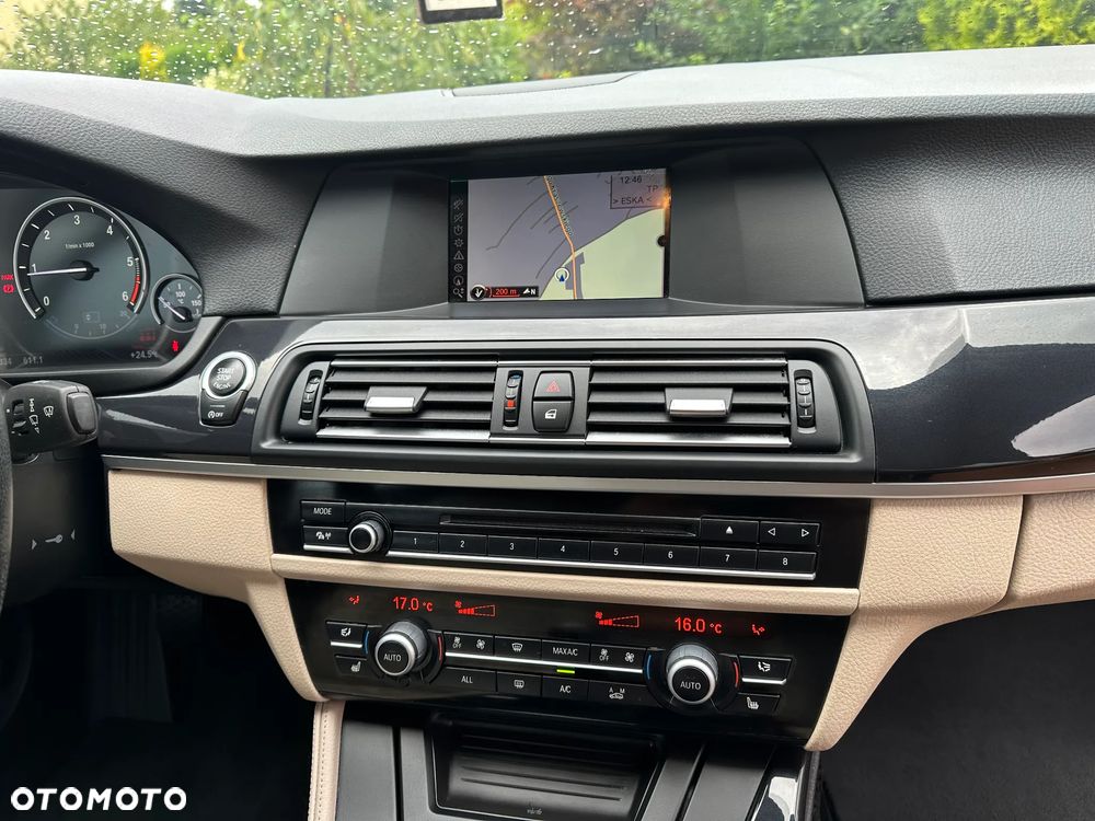 BMW Seria 5 520d Touring Luxury Line - 25