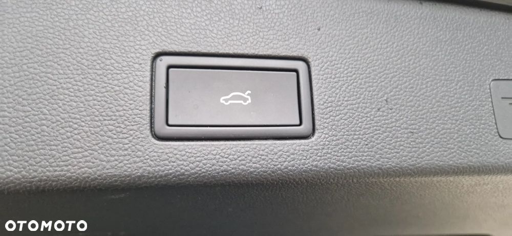 Volkswagen Golf 1.5 eTSI OPF DSG Goal - 21