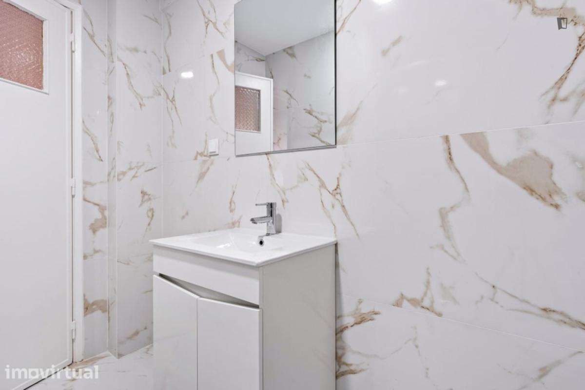 Quarto - localizado em Amadora Lisbon - Grande imagem: 4/19