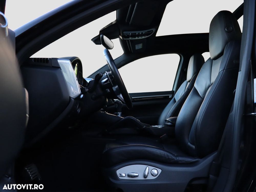Porsche Cayenne Hybrid 3.0 L S E - 13