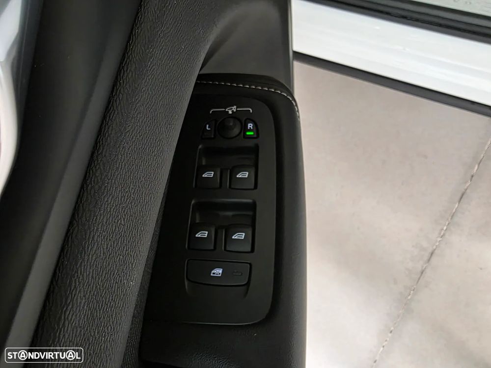 Volvo XC 60 2.0 B5 R-Design AWD - 12