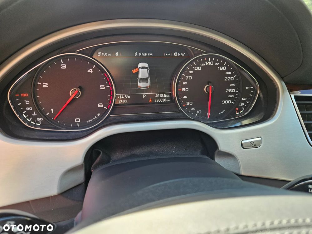 Audi A8 4.2 TDI DPF (clean diesel) quattro tiptronic - 11