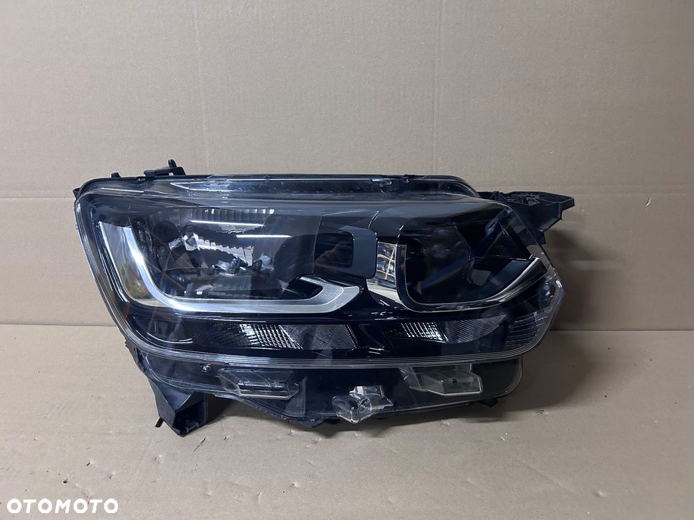 LAMPA PRAWA TOYOTA PROACE CITY ZWYKŁA PRZÓD PRZEDNIA