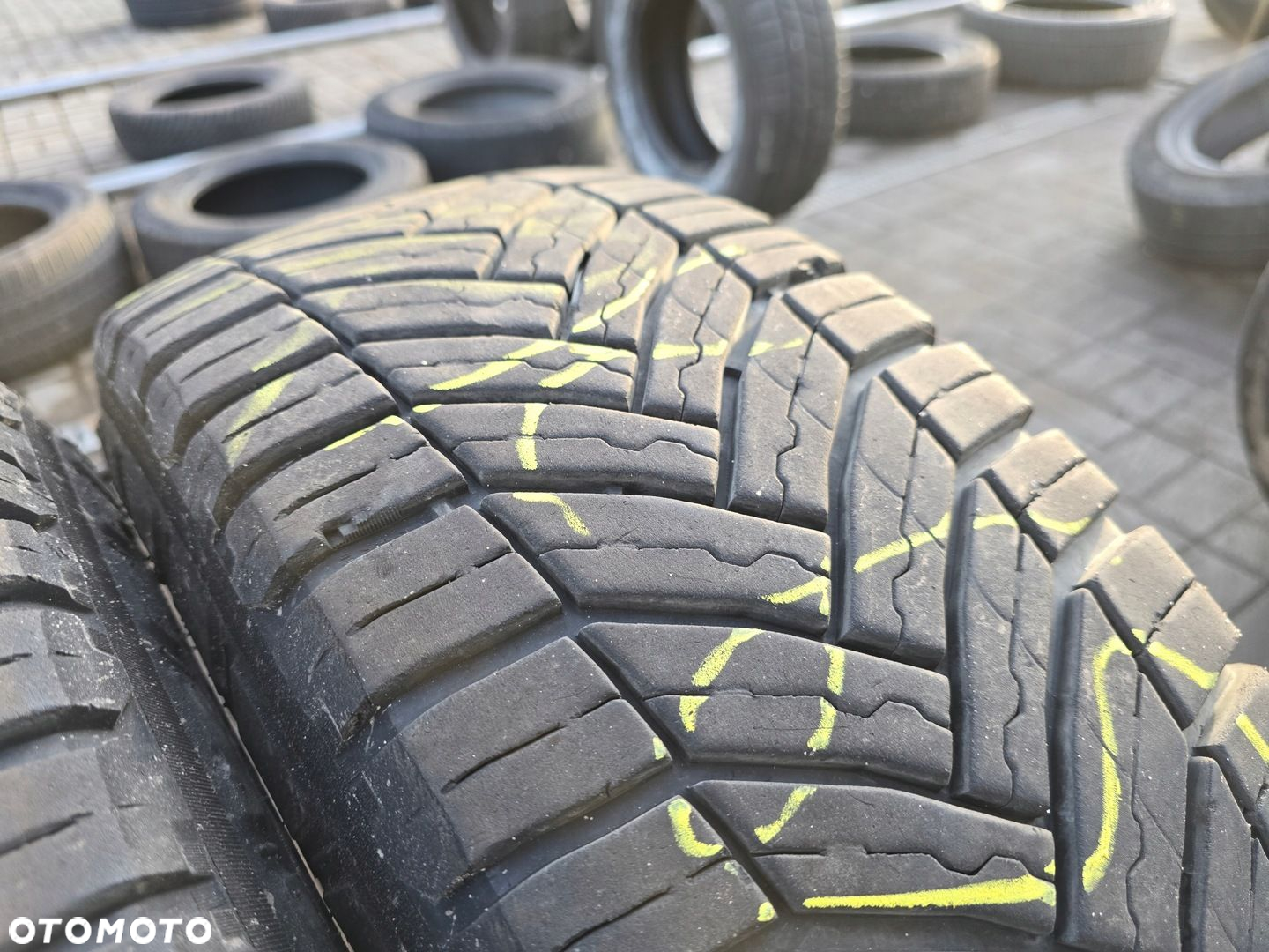 MICHELIN AGILIS CROSSCLIMATE 215/65R15C 104/102T 8mm 4X 21R - 5