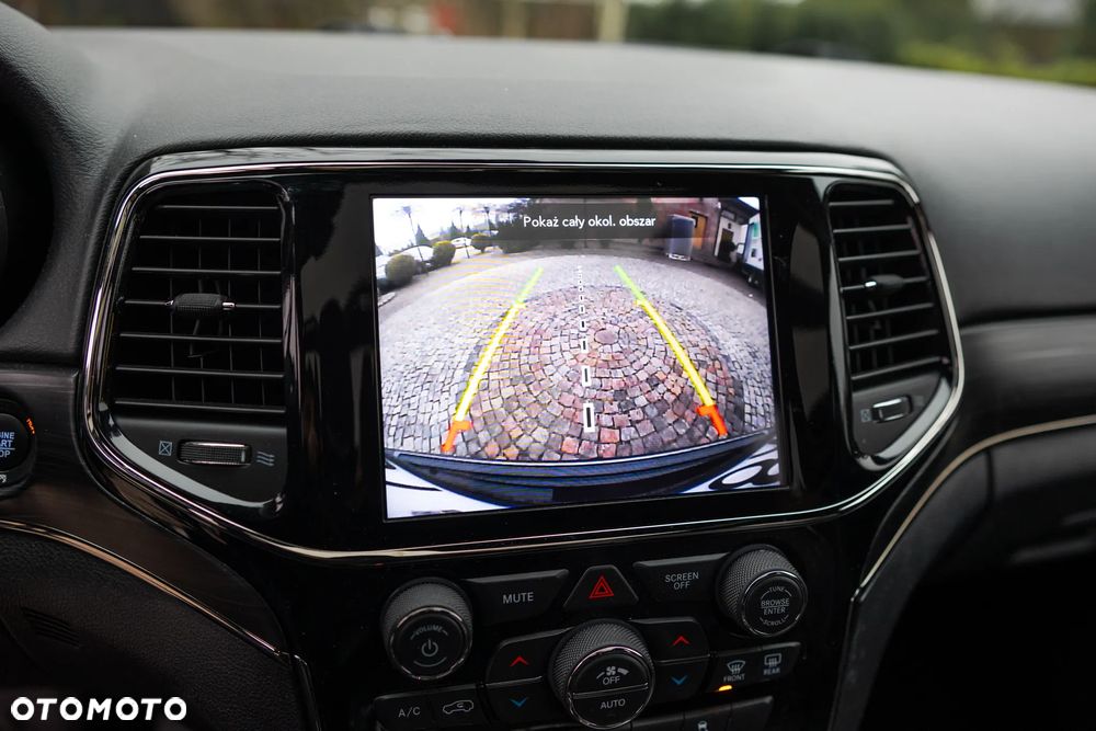 Jeep Grand Cherokee - 26