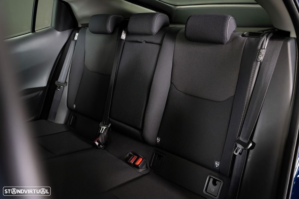 Toyota Prius 2.0 Plug-in Luxury - 40