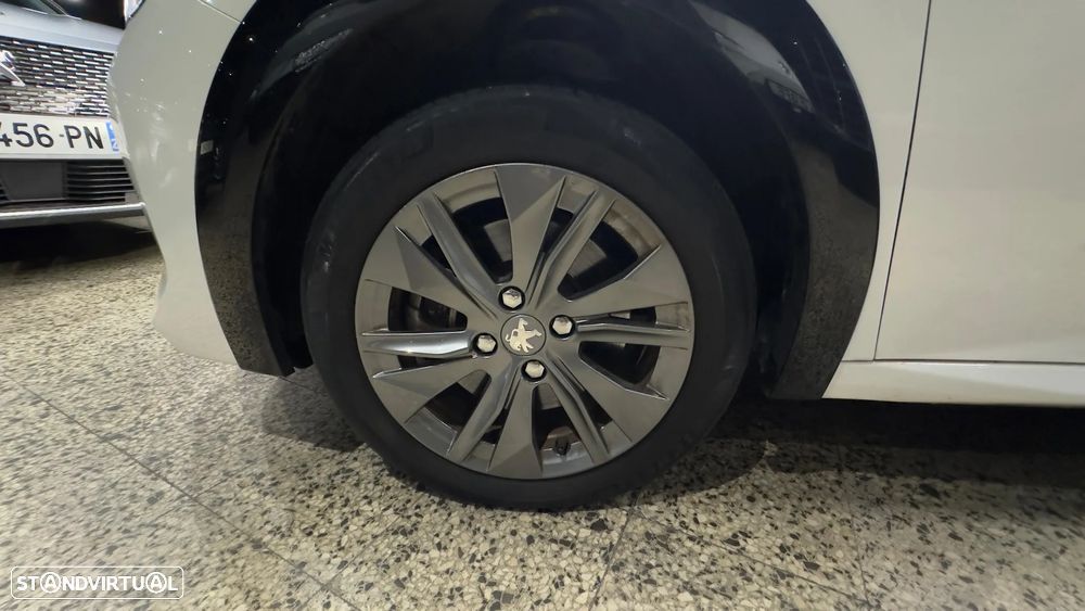 Peugeot e-208 Active Pack - 23