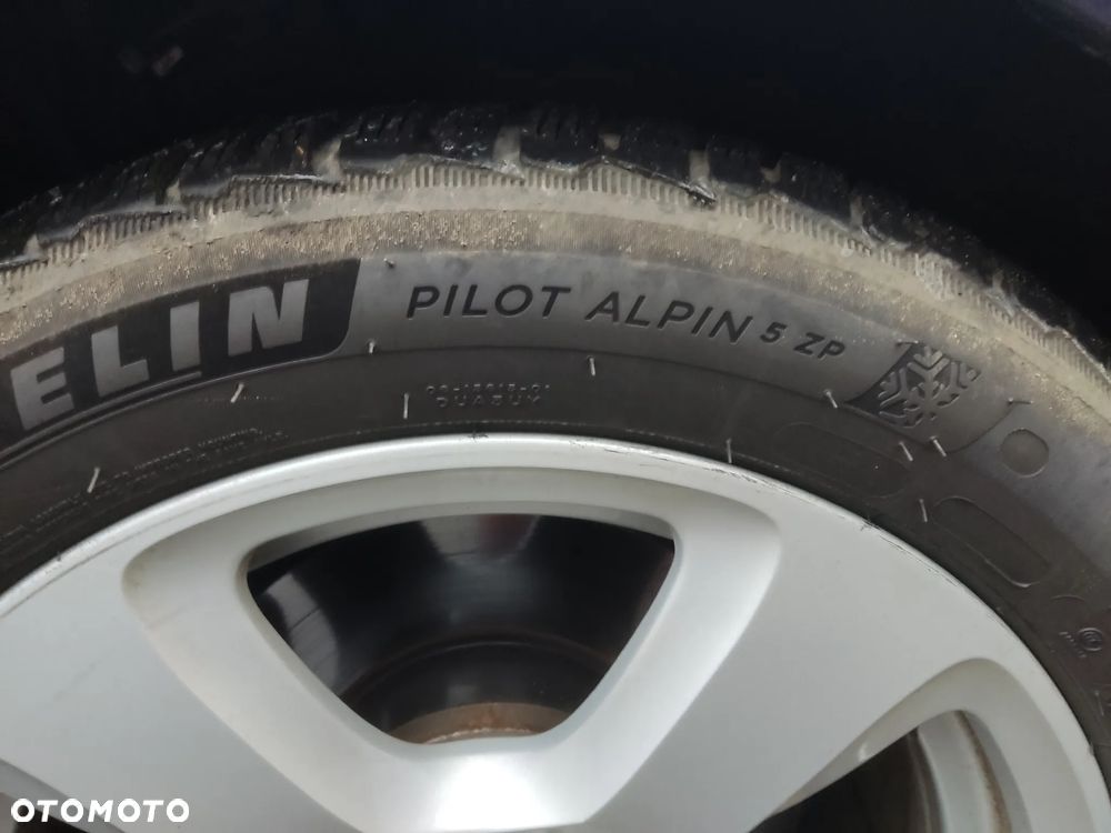 BMW Seria 5 520d Edition Exclusive - 35