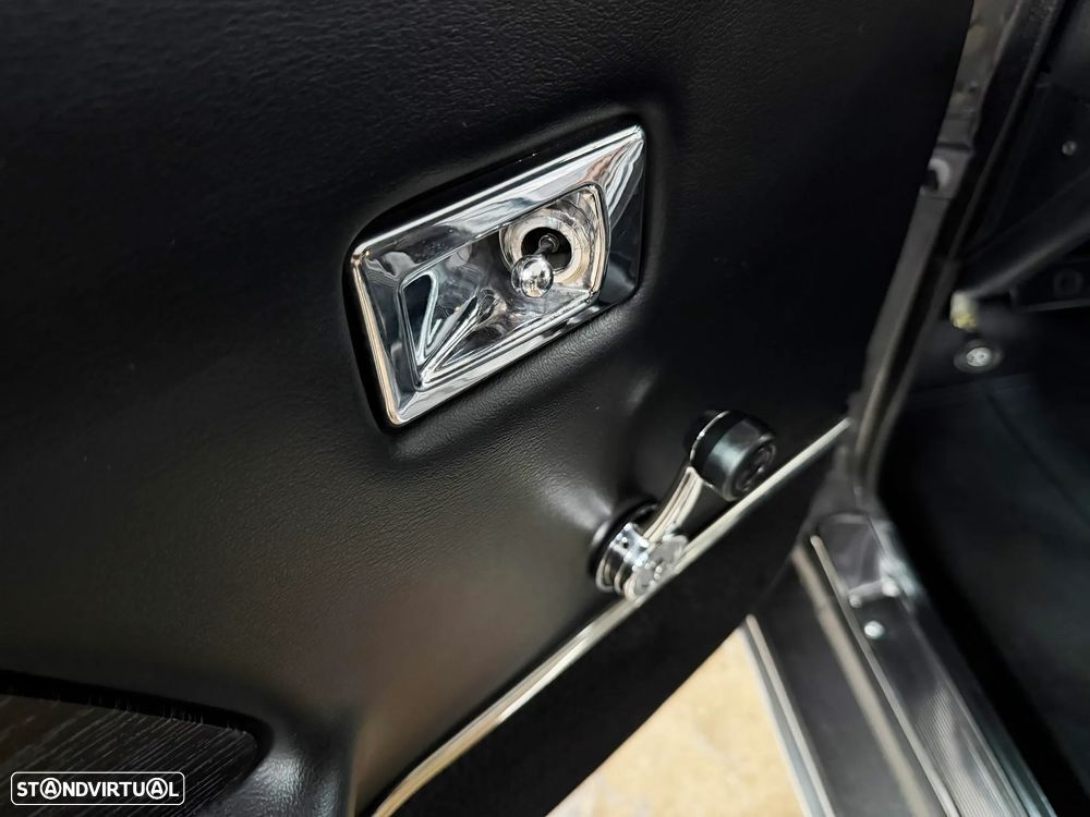 Ford Mustang - 40