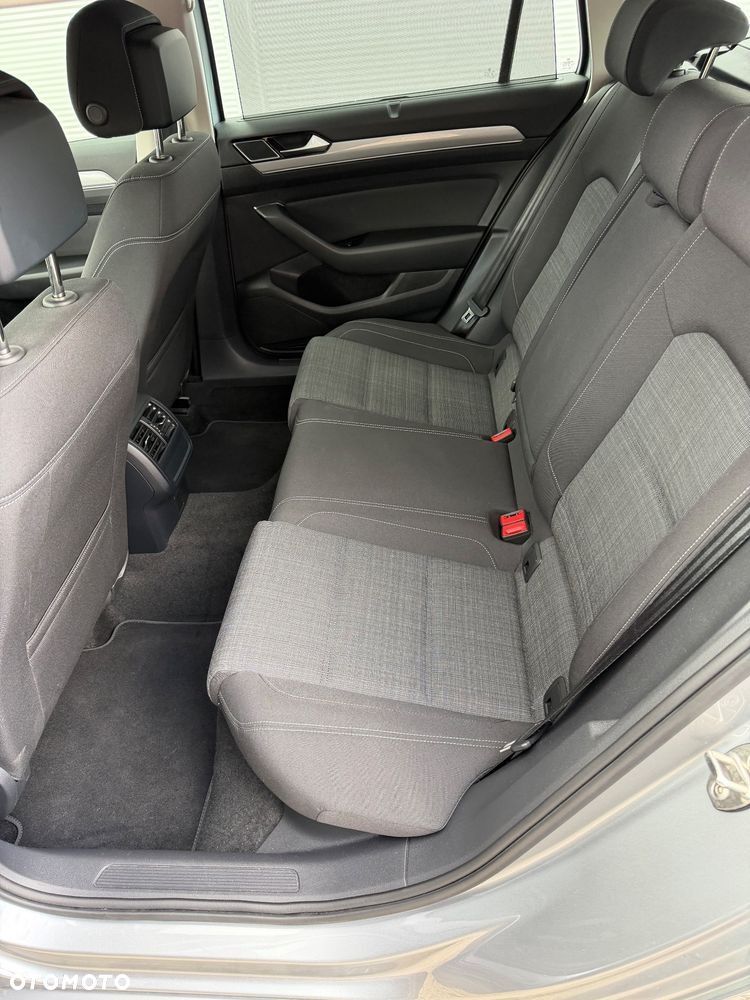 Volkswagen Passat - 13