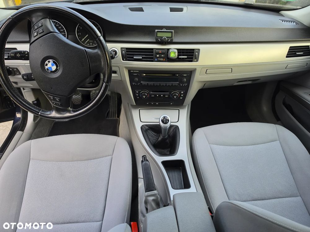 BMW Seria 3 318i - 10