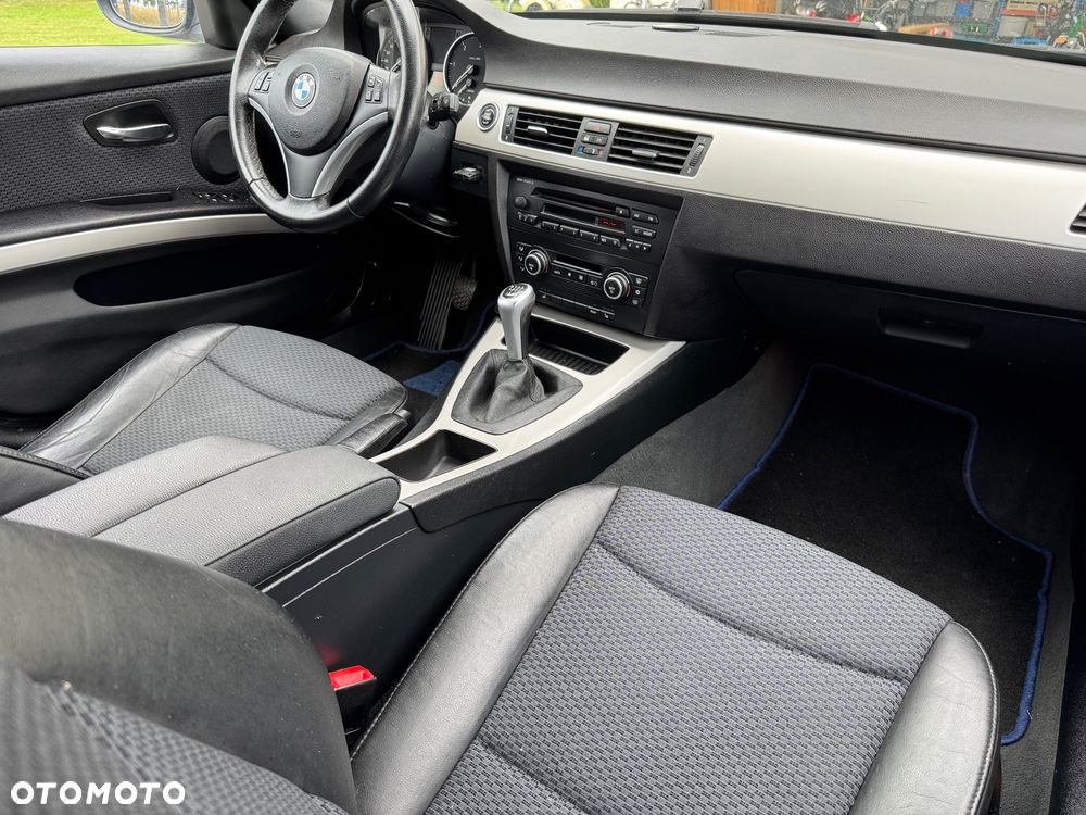 BMW Seria 3 320d DPF Touring - 8